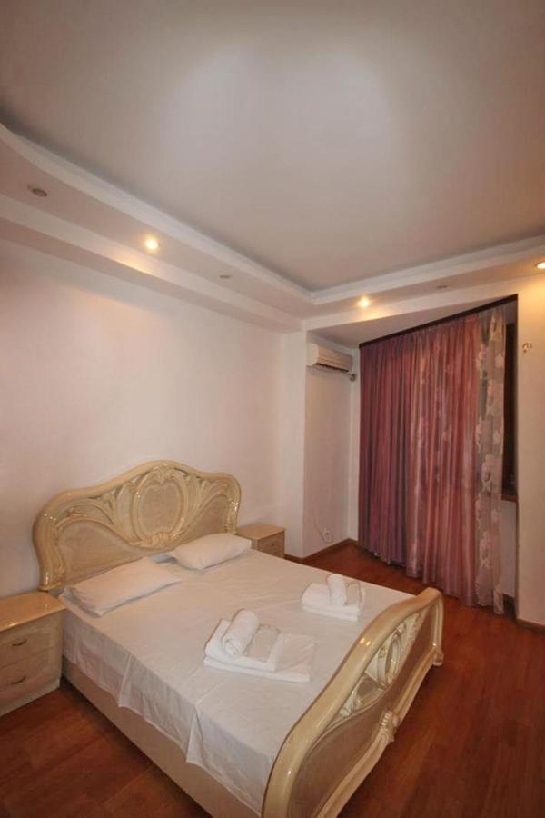 Freedom Apartments On Yekmalyan Str Jereván Kültér fotó