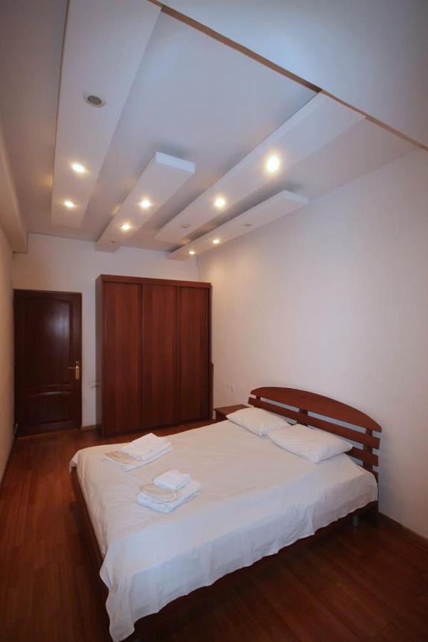 Freedom Apartments On Yekmalyan Str Jereván Kültér fotó