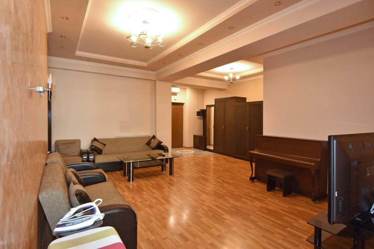 Freedom Apartments On Yekmalyan Str Jereván Kültér fotó