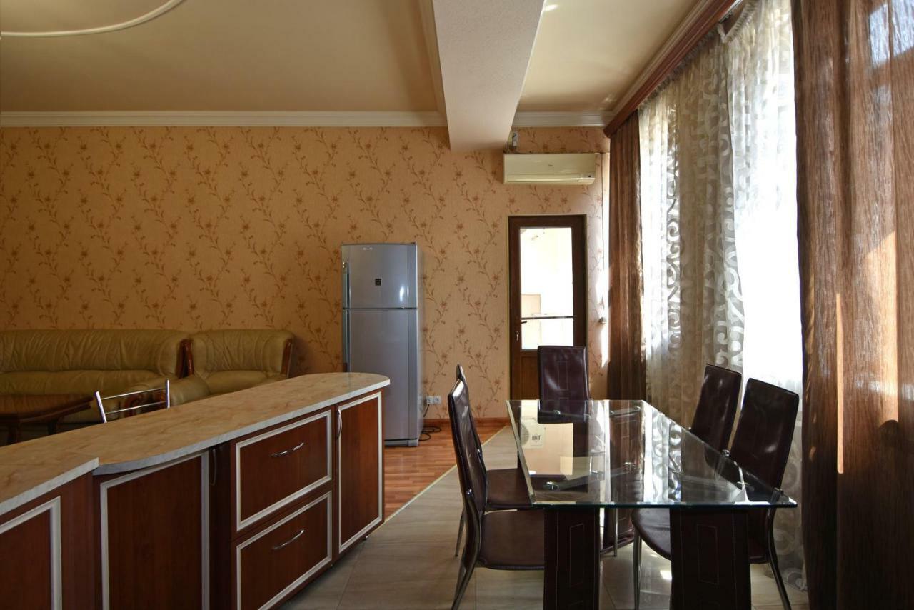 Freedom Apartments On Yekmalyan Str Jereván Kültér fotó