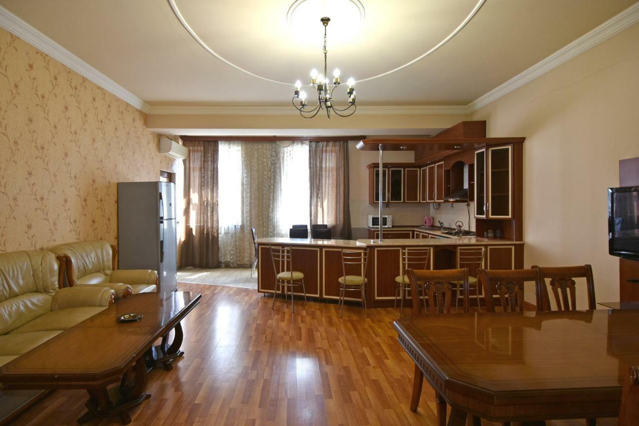 Freedom Apartments On Yekmalyan Str Jereván Kültér fotó