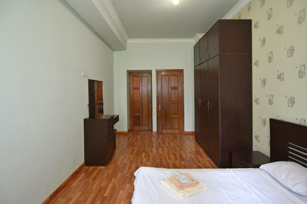 Freedom Apartments On Yekmalyan Str Jereván Kültér fotó
